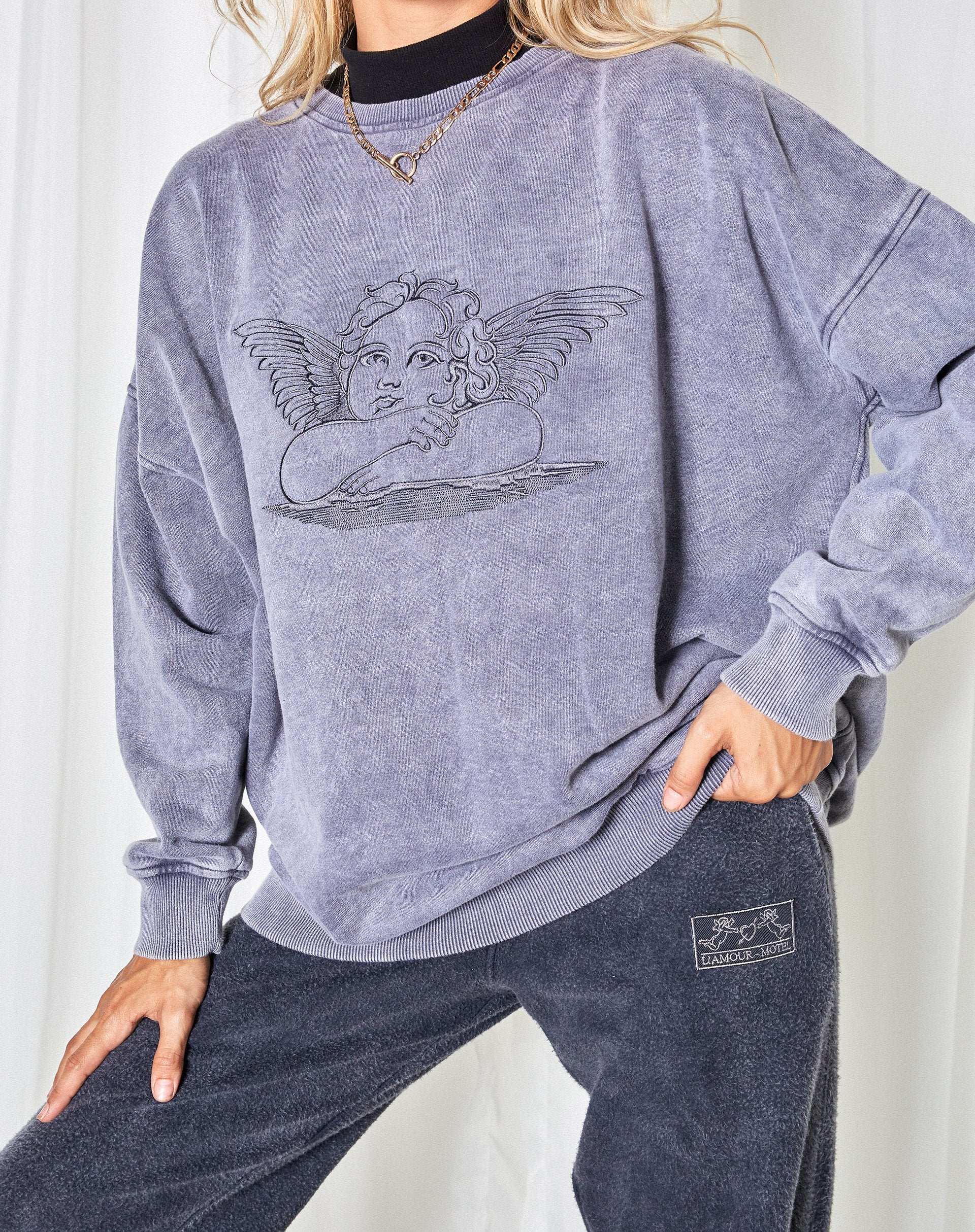 Glo Sweatshirt in Charcoal Wash Angelo Embro