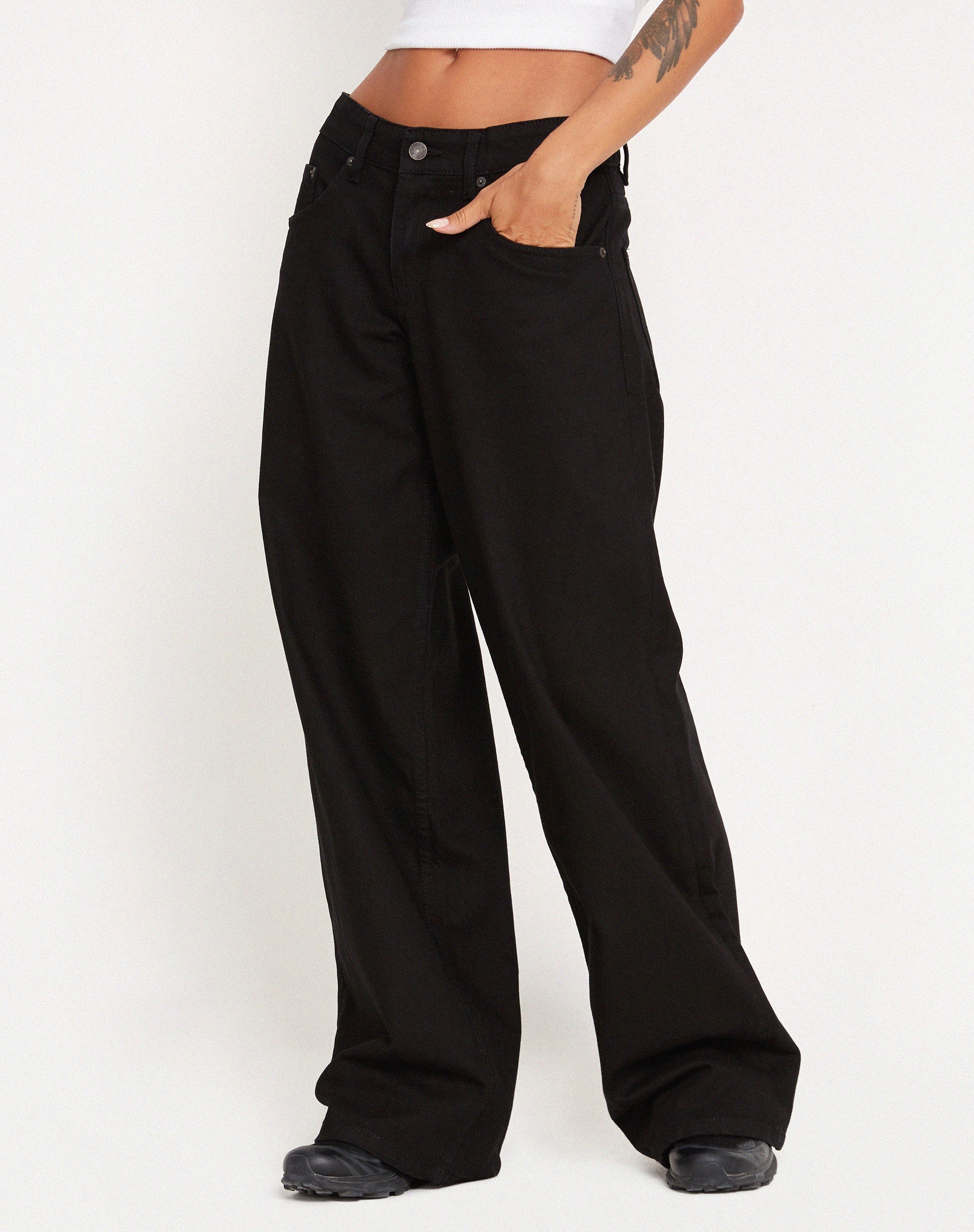 Roomy Extra Wide Low Rise Jeans in Clean Black